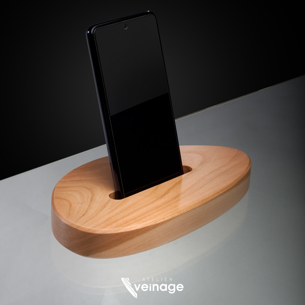 Support station pour téléphone portable - Objet bois de designer - Merisier massif - Par Atelier Veinage