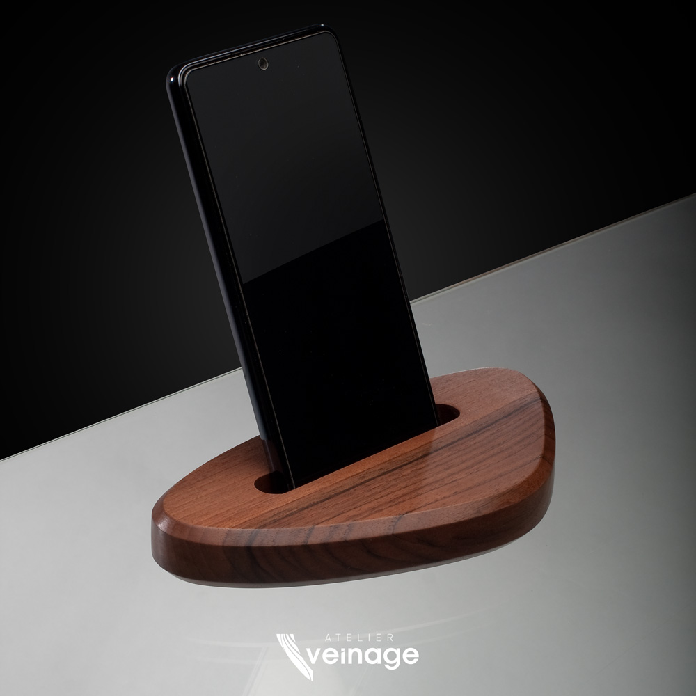 Support de téléphone portable de créateur - En bois de Noyer massif - Objet décoratif de Designer bois - Atelier Veinage