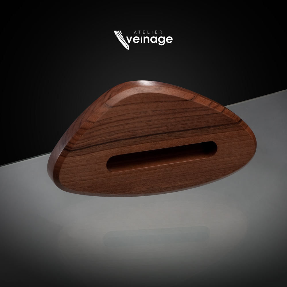 Veinage du bois de Noyer - Support pour smartphone de designer - Smart-Galet